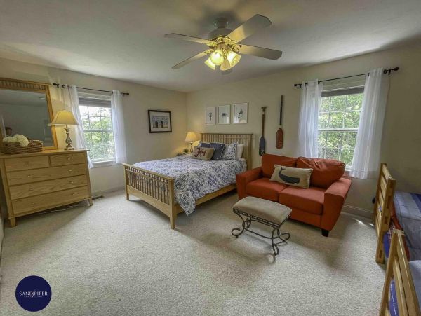 Cape Cod Home 995294