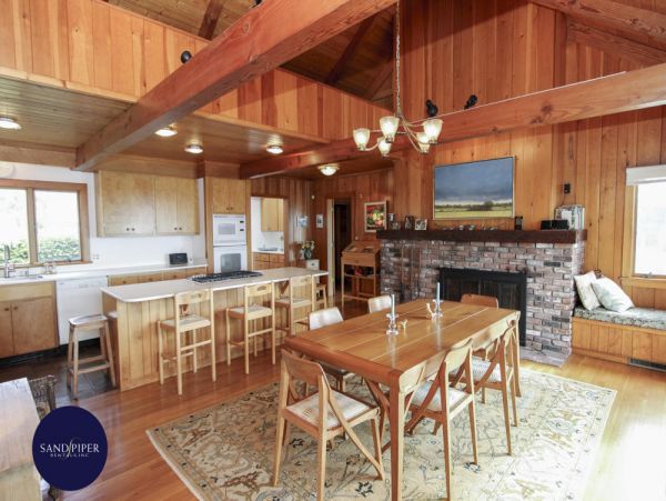 Cape Cod Home 995295