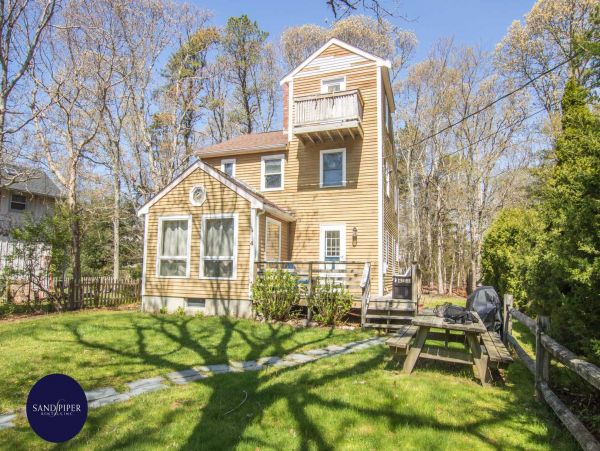 Cape Cod Home 995296