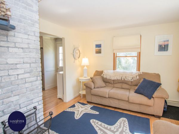 Cape Cod Home 995296