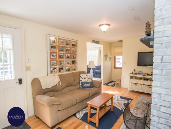 Cape Cod Home 995296
