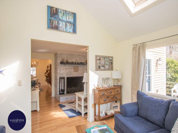 Cape Cod Home 995296