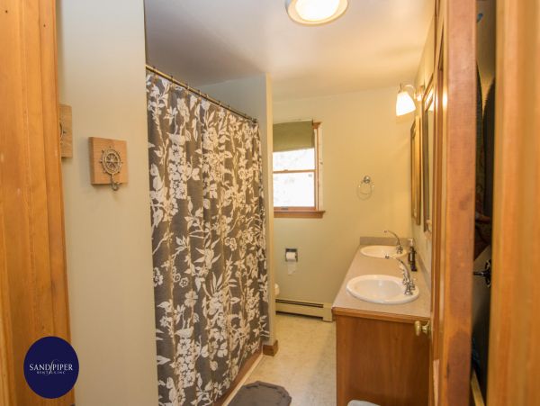 Cape Cod Home 995296