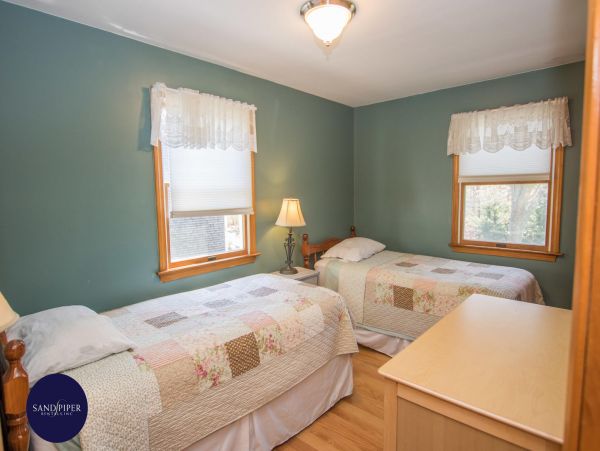 Cape Cod Home 995296
