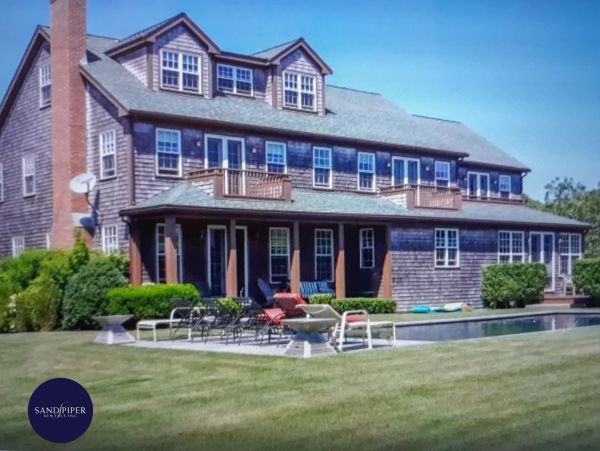 Cape Cod Home 995297