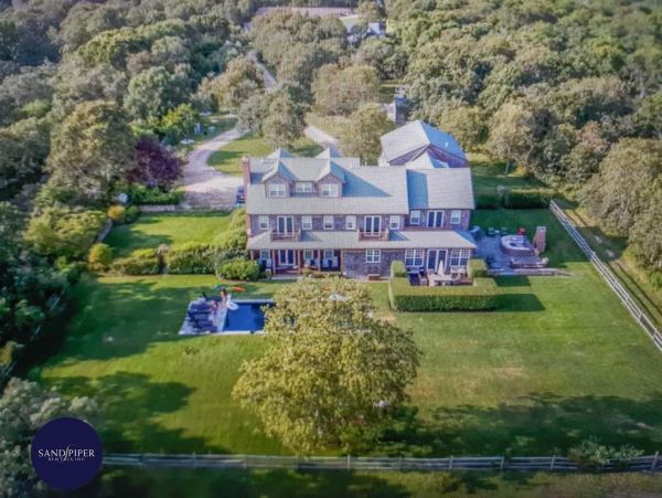 Cape Cod Home 995297