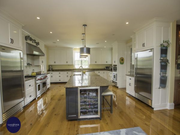Cape Cod Home 995297