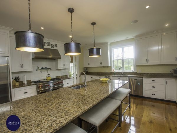 Cape Cod Home 995297