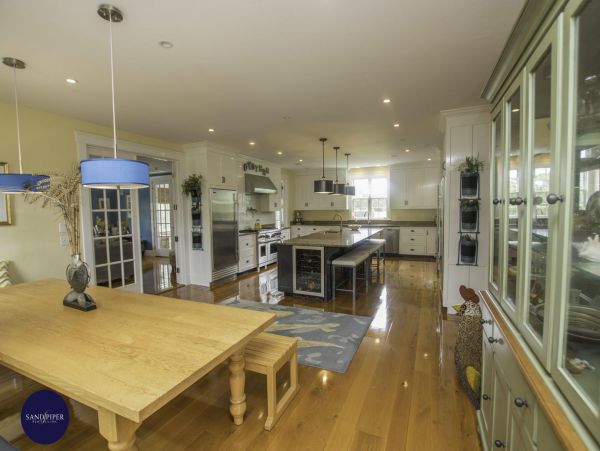 Cape Cod Home 995297