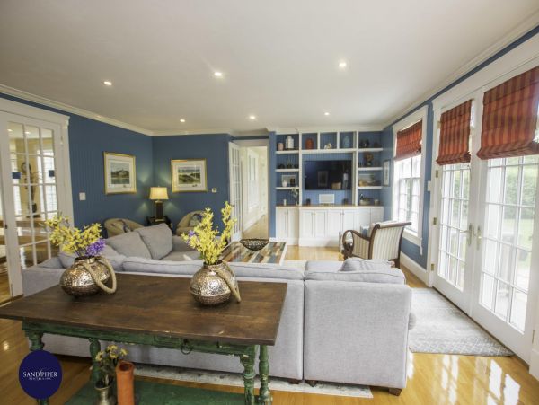 Cape Cod Home 995297