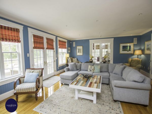 Cape Cod Home 995297