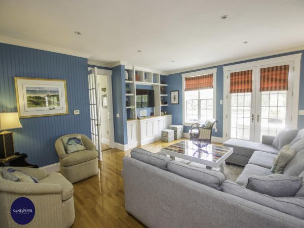 Cape Cod Home 995297