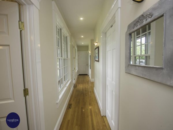 Cape Cod Home 995297