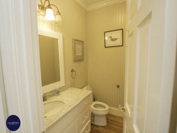 Cape Cod Home 995297