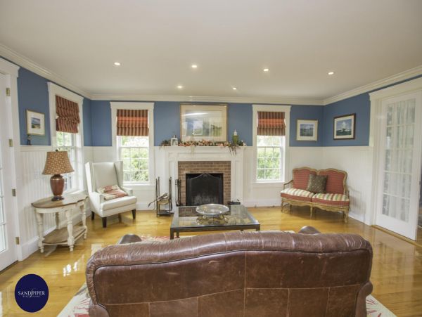 Cape Cod Home 995297