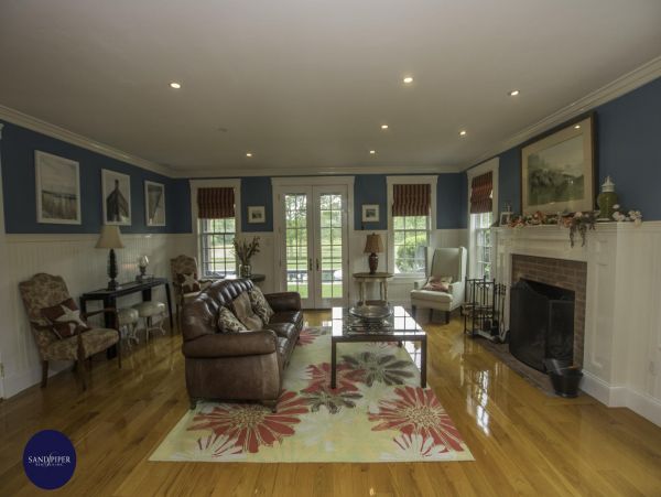 Cape Cod Home 995297