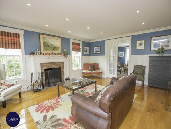 Cape Cod Home 995297