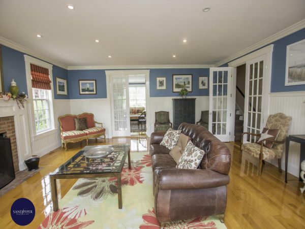 Cape Cod Home 995297