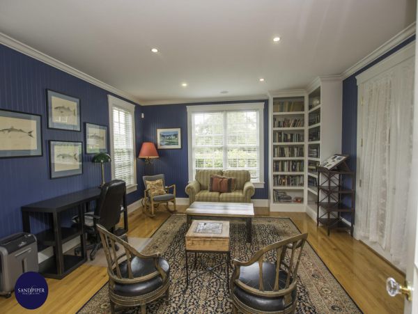 Cape Cod Home 995297