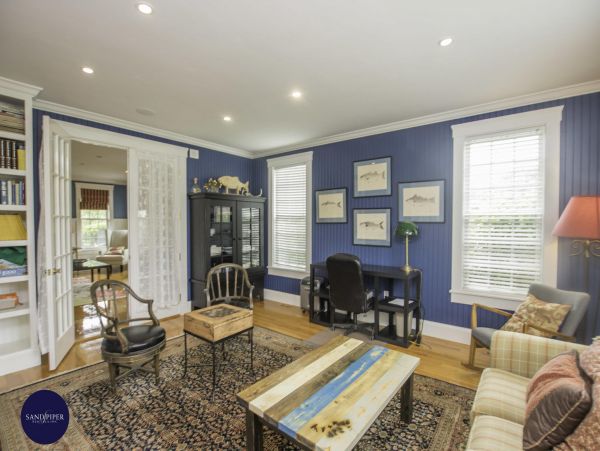 Cape Cod Home 995297