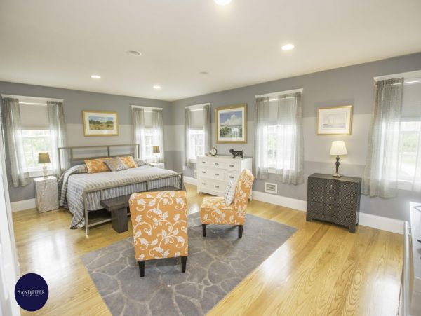 Cape Cod Home 995297