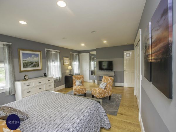 Cape Cod Home 995297