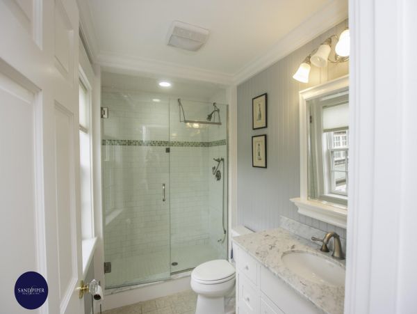Cape Cod Home 995297