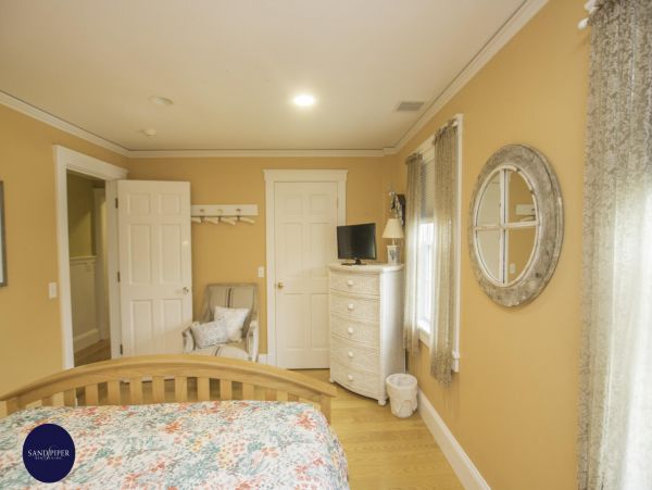 Cape Cod Home 995297