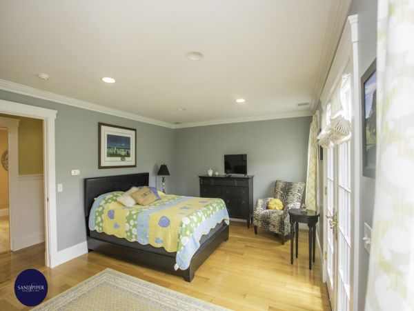 Cape Cod Home 995297