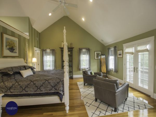 Cape Cod Home 995297