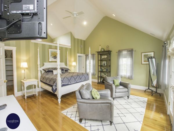 Cape Cod Home 995297