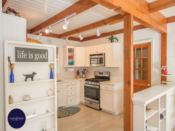 Cape Cod Home 995298