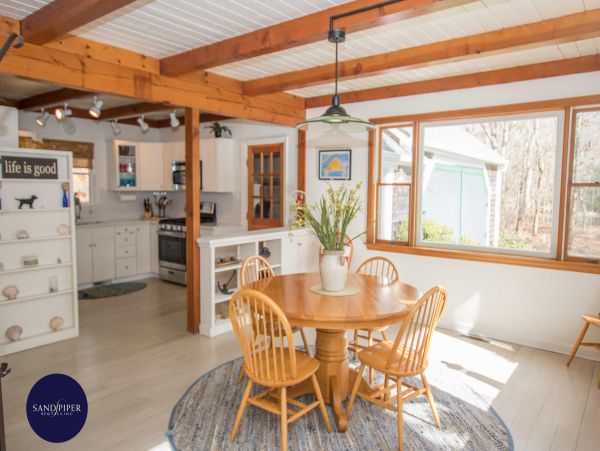 Cape Cod Home 995298