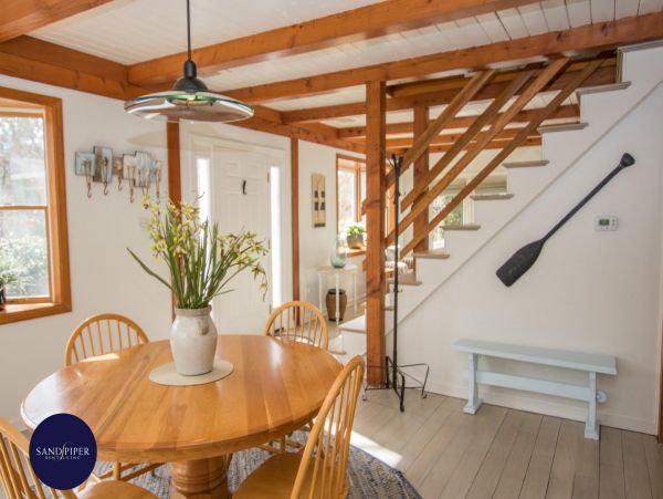 Cape Cod Home 995298