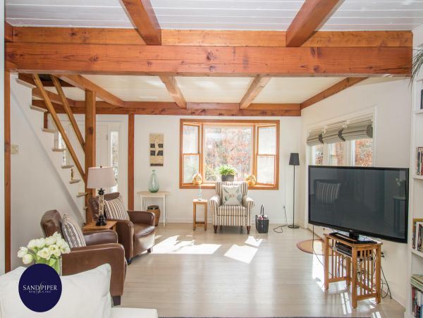 Cape Cod Home 995298