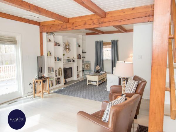 Cape Cod Home 995298