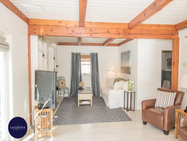 Cape Cod Home 995298