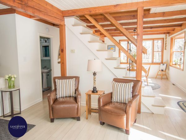 Cape Cod Home 995298