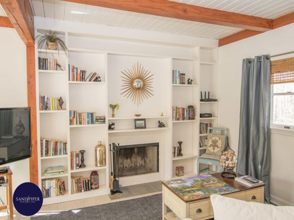 Cape Cod Home 995298