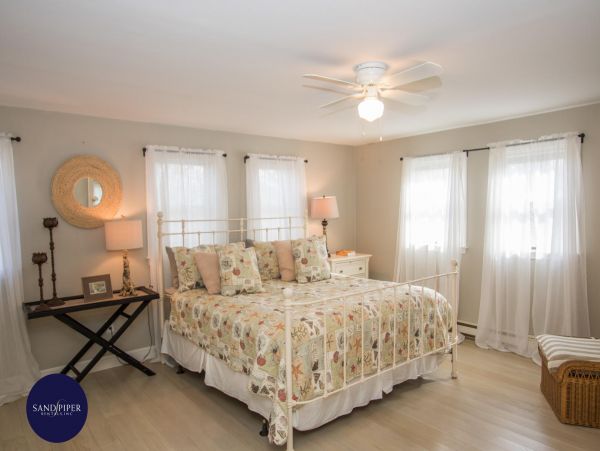 Cape Cod Home 995298