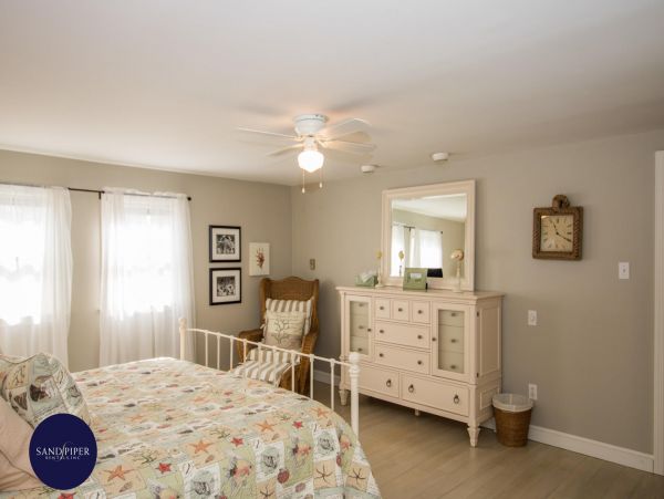 Cape Cod Home 995298