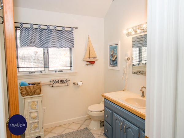 Cape Cod Home 995298