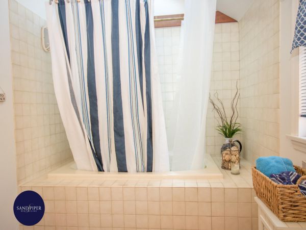 Cape Cod Home 995298