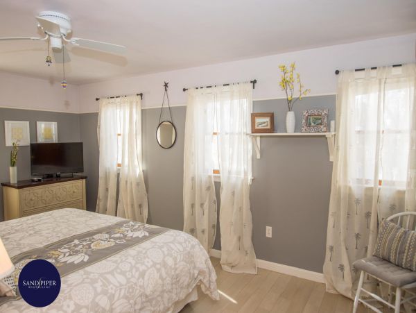 Cape Cod Home 995298