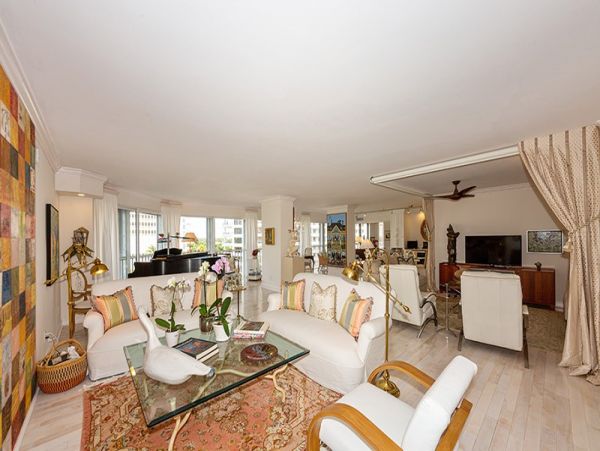 Beautiful Vacation Condo Walk to Beach In Naples Sleeps 6