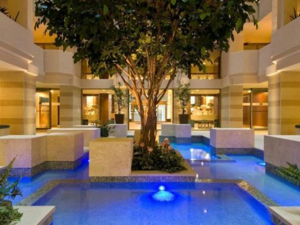 Beautiful Vacation Condo Walk to Beach In Naples Sleeps 6