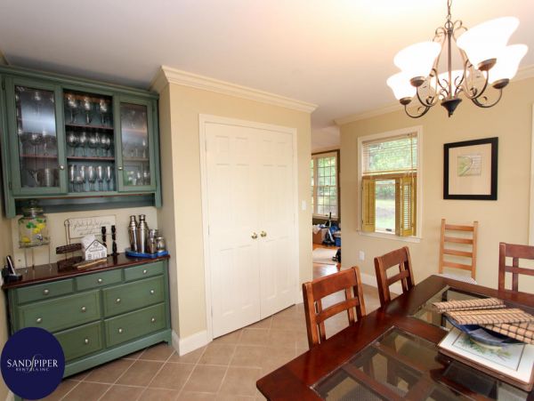 Cape Cod Home 995300