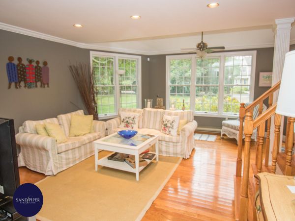 Cape Cod Home 995300