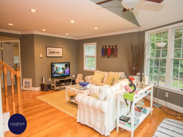 Cape Cod Home 995300