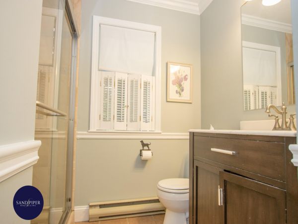 Cape Cod Home 995300